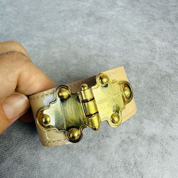 Louis Vuitton Save it Patent Leather Tan Bracelet - Picture 3 of 13